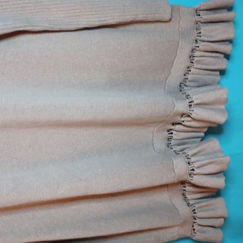 LISA RINNA Collection Light Mocha Ruffle Sweater. Size L - Picture 7 of 15